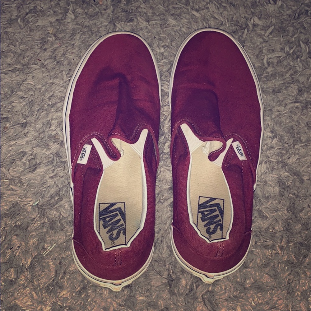 Maroon slip on vans size 8  very good condition!!